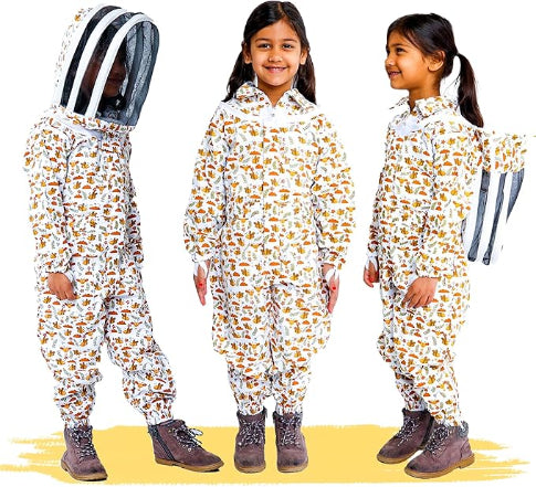 Children’s beekeeping suit made of soft, cotton fabric with a printed design. The suit includes a protective veil and is designed to be gentle on kids’ skin while providing tough protection against bee stings.”