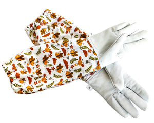 
                  
                    Load image into Gallery viewer, Children Beekeeping glove, Kids sting proof bee glove, leather beekeeping gloves
                  
                