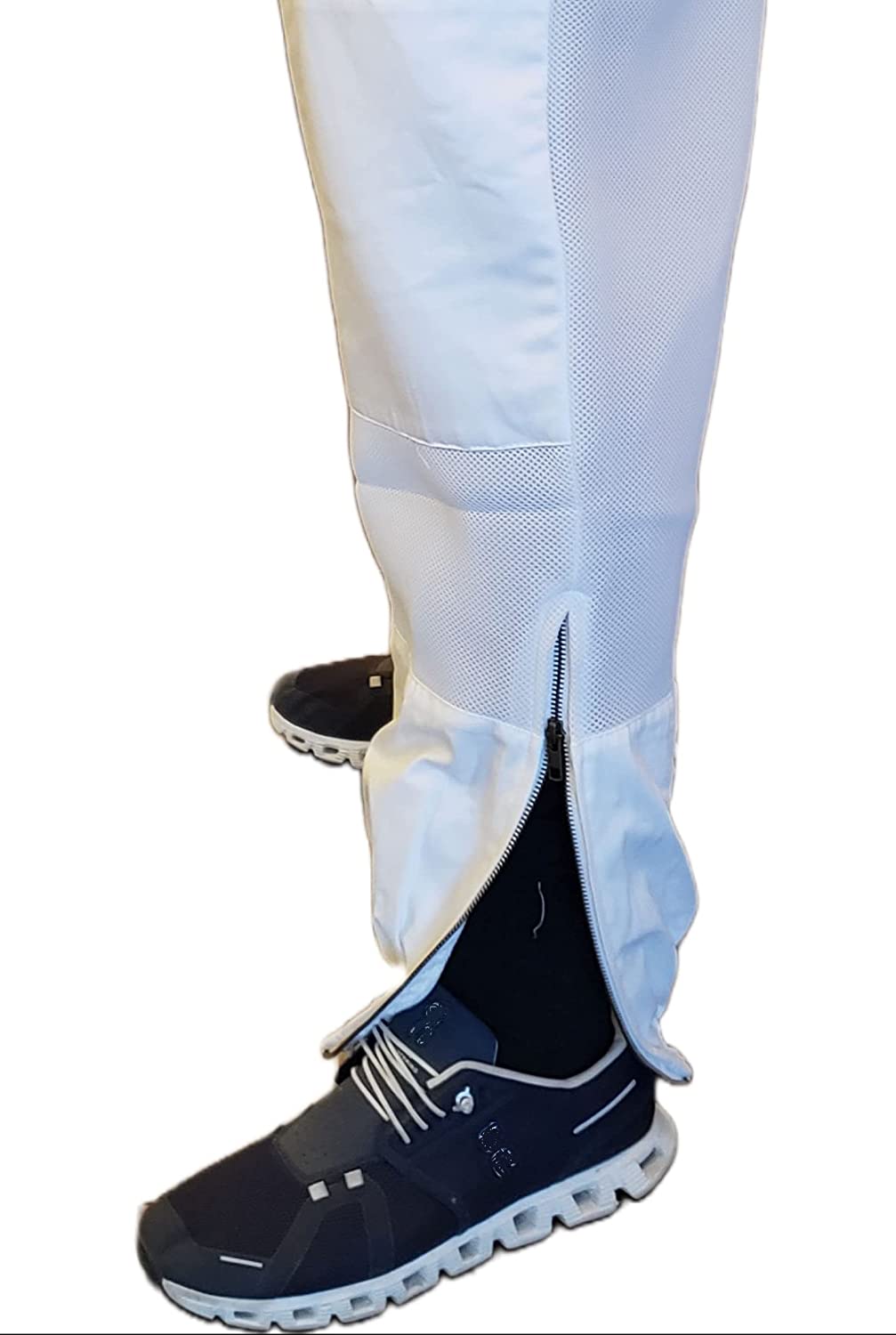 Man weaing white vetilated pants with zipper