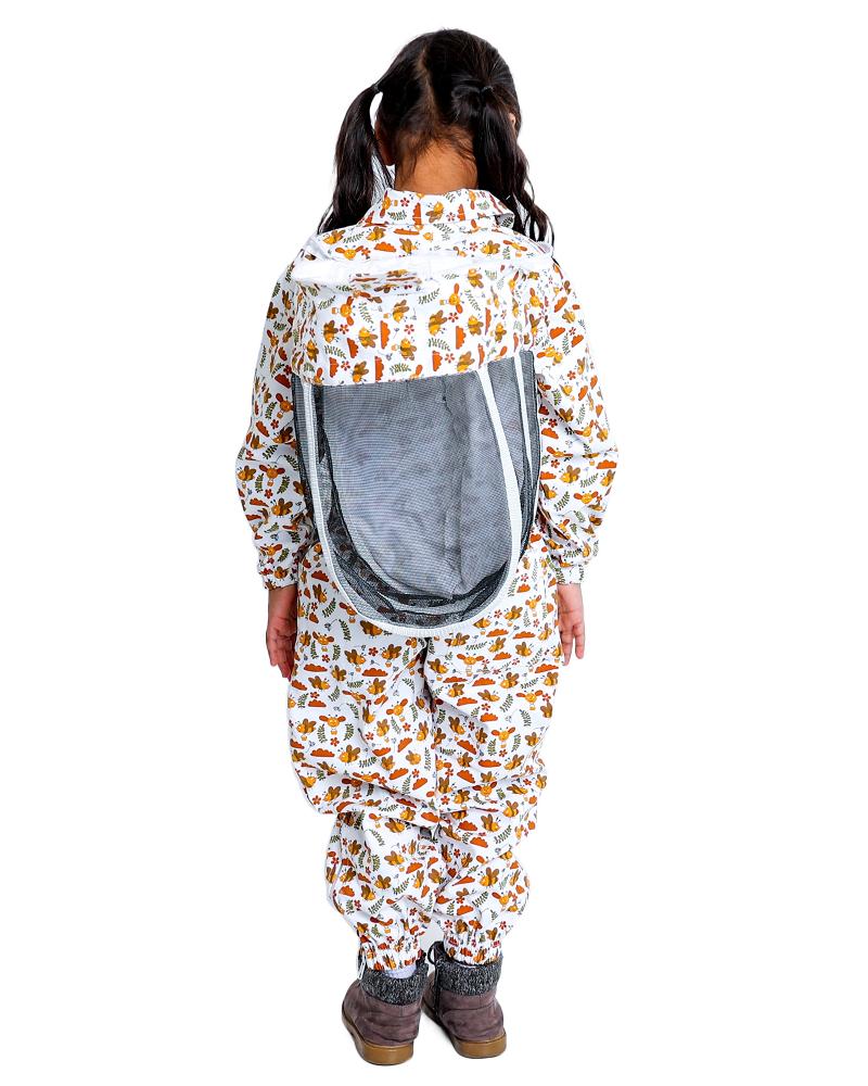 
                  
                    Children’s beekeeping kit including a protective suit and gloves, designed to shield against bee stings.”
                  
                