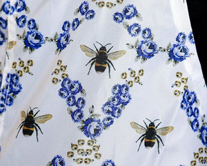 
                  
                    Load image into Gallery viewer, FOREST BEEKEEPING SUPPLY - Beekeepers Apron - while extracting honey
                  
                
