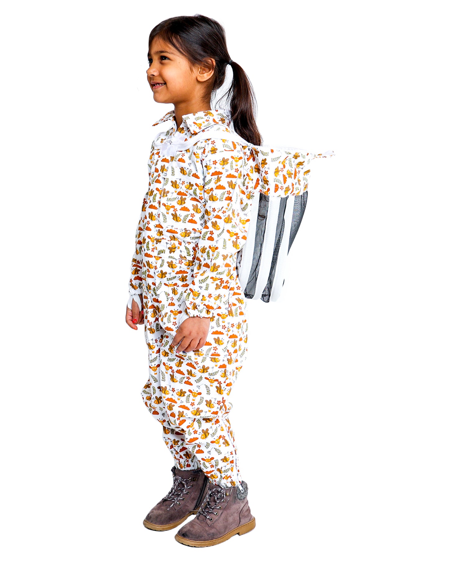 
                  
                    Children’s beekeeping suit made of soft, cotton fabric with a printed design. The suit includes a protective veil and is designed to be gentle on kids’ skin while providing tough protection against bee stings.”
                  
                