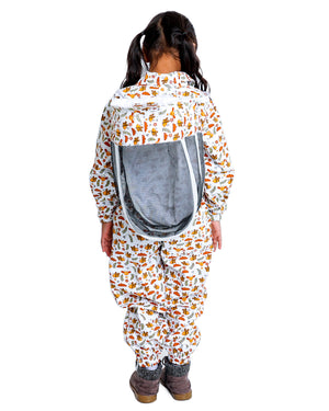 
                  
                    Load image into Gallery viewer, Children beekeeping suit, cotton printed suit, soft on kids&amp;#39; skin, bee sting protection, kids beekeeping clothing, comfortable beekeeper suit, honey bee protection, child-friendly beekeeping suit, lightweight beekeeping gear, breathable cotton fabric
                  
                