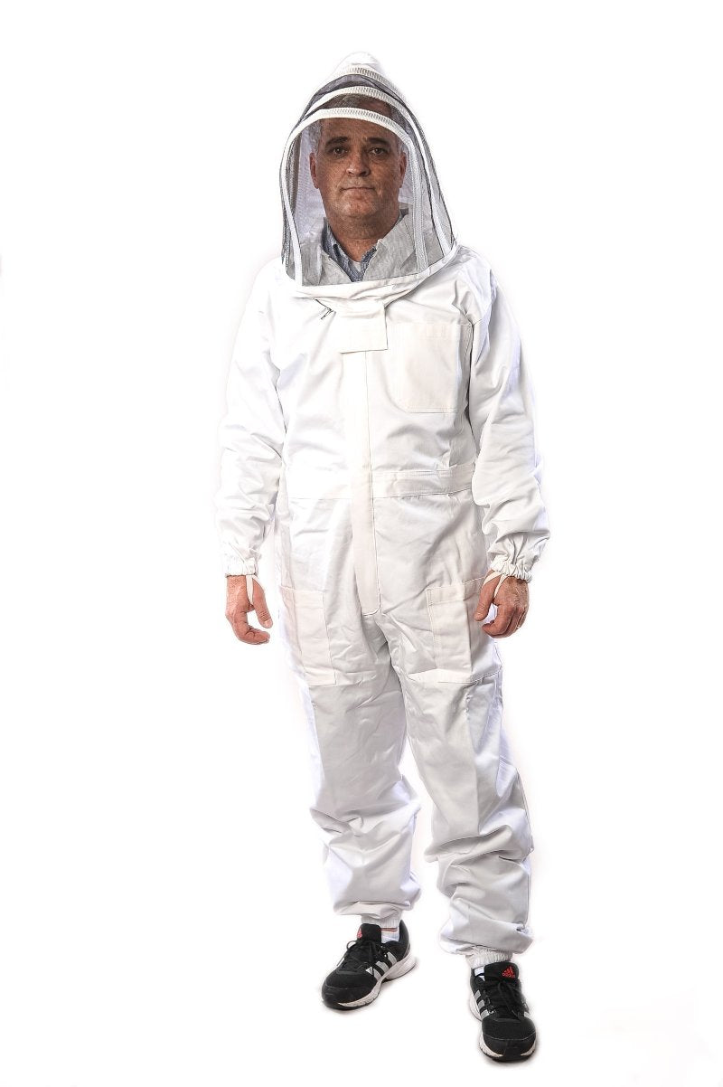 
                  
                    Premium 100% cotton beekeeping suit with breathable fabric and fencing hood for optimal comfort
                  
                